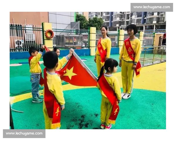 沈阳宝宝爬行比赛火热举行 现场萌态百出吸引无数观众围观